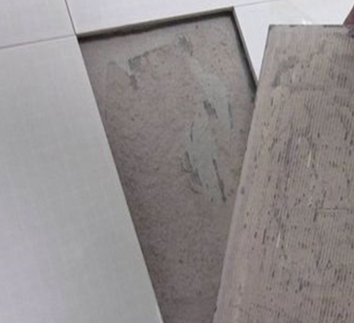 襄汾瓷砖空鼓维修公司分享瓷砖铺贴时如果打浆（即涂抹在瓷砖背面和基层上的砂浆或瓷砖胶）过少，会带来以下问题